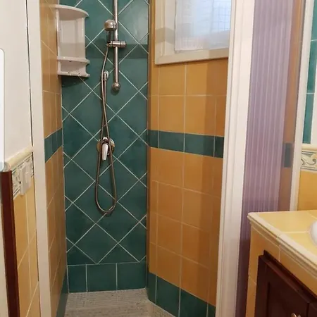 21 Apartment *